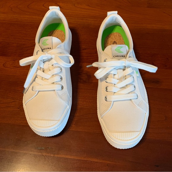 Cariuma White Sneakers - Picture 4 of 9